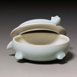 Ming Dynasty, Turtle Shaped Lidded Ceramic Box, Light Blue Glaze
