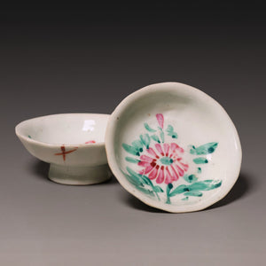 Qing Dynasty, Pair of Famille Rose Floral Tea Cup Stands (Saucer) - c. 1800s to 1900s - Imperial China