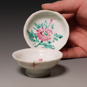 Qing Dynasty, Pair of Famille Rose Floral Tea Cup Stands (Saucer) - c. 1800s to 1900s - Imperial China