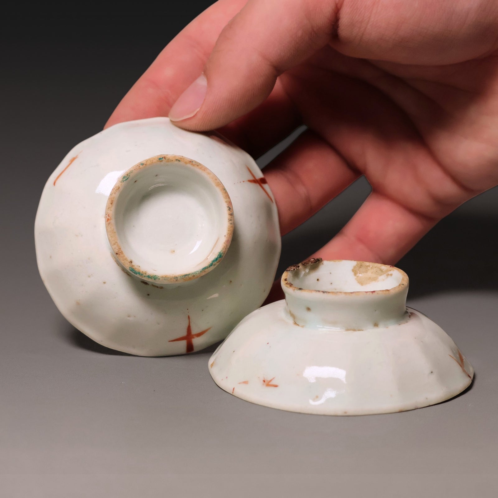 Qing Dynasty, Pair of Famille Rose Floral Tea Cup Stands (Saucer) - c. 1800s to 1900s - Imperial China