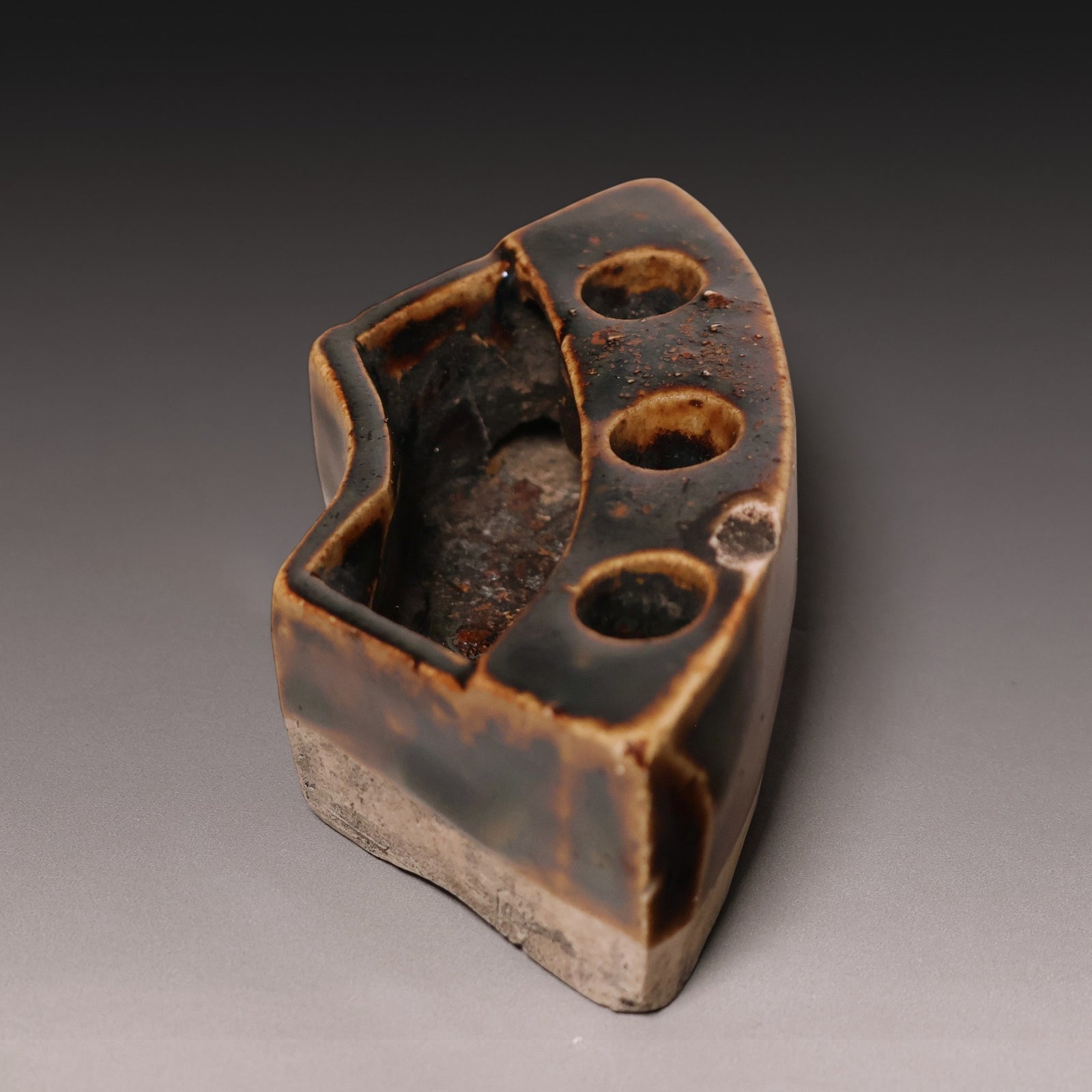 Qing Dynasty, Brown Glazed Calligraphy Brush Holder - c. 1800s to 1900s - Imperial China