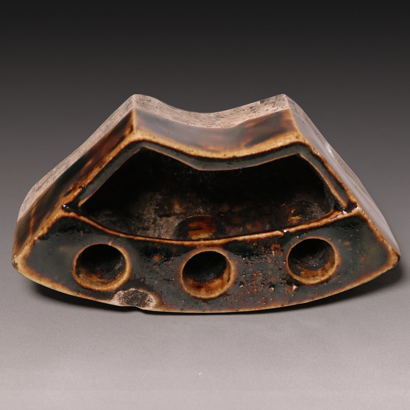Qing Dynasty, Brown Glazed Calligraphy Brush Holder - c. 1800s to 1900s - Imperial China