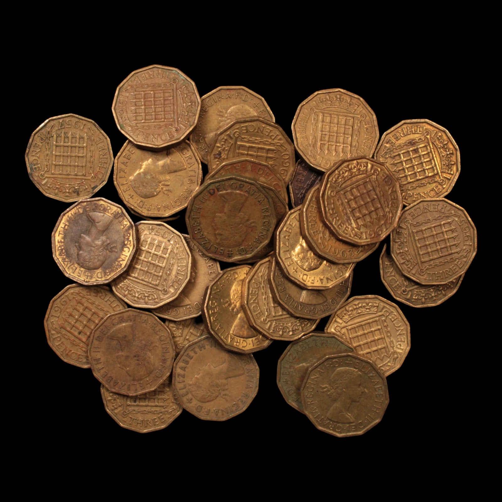 Lot of 31: Queen Elizabeth II, Brass Threepence - 1953 to 1970 - United Kingdom