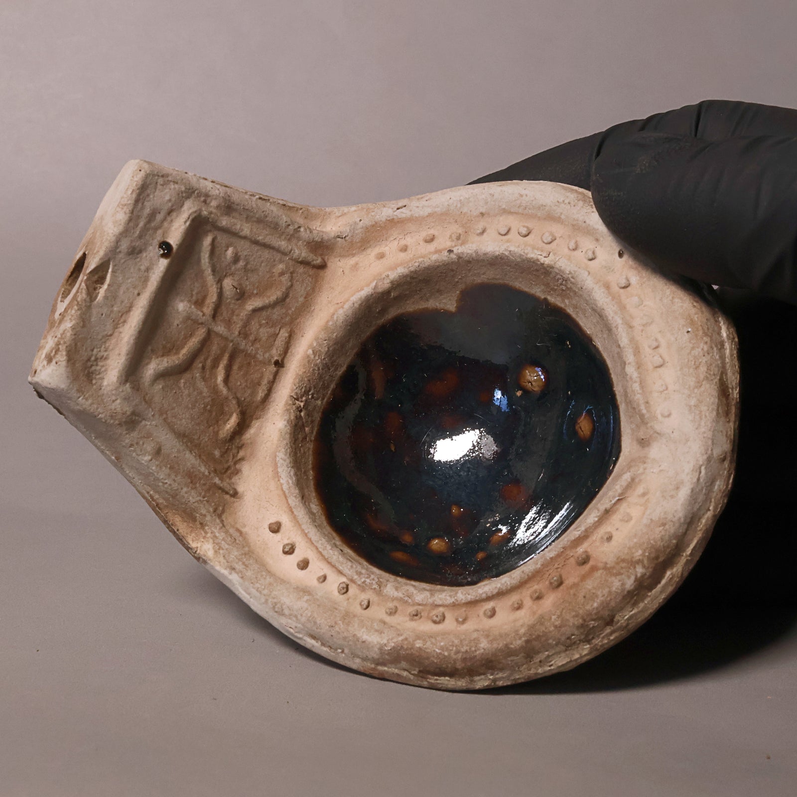 China, Early Qing Dynasty, Earthenware Oil Lamp with Glazed Center - c. 1650 to 1750 CE - Imperial China