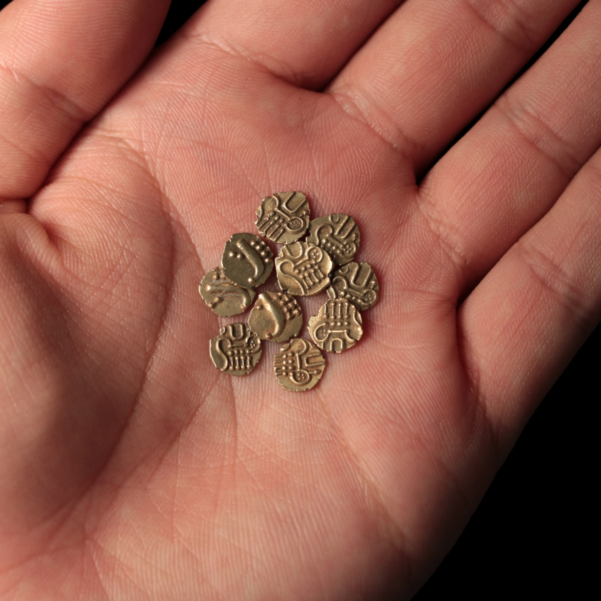 Dutch India, Gold Fanam - 1663 to 1724 - India - History Hoard Dutch India, Gold Fanam - 1663 to 1724 - India - History Hoard